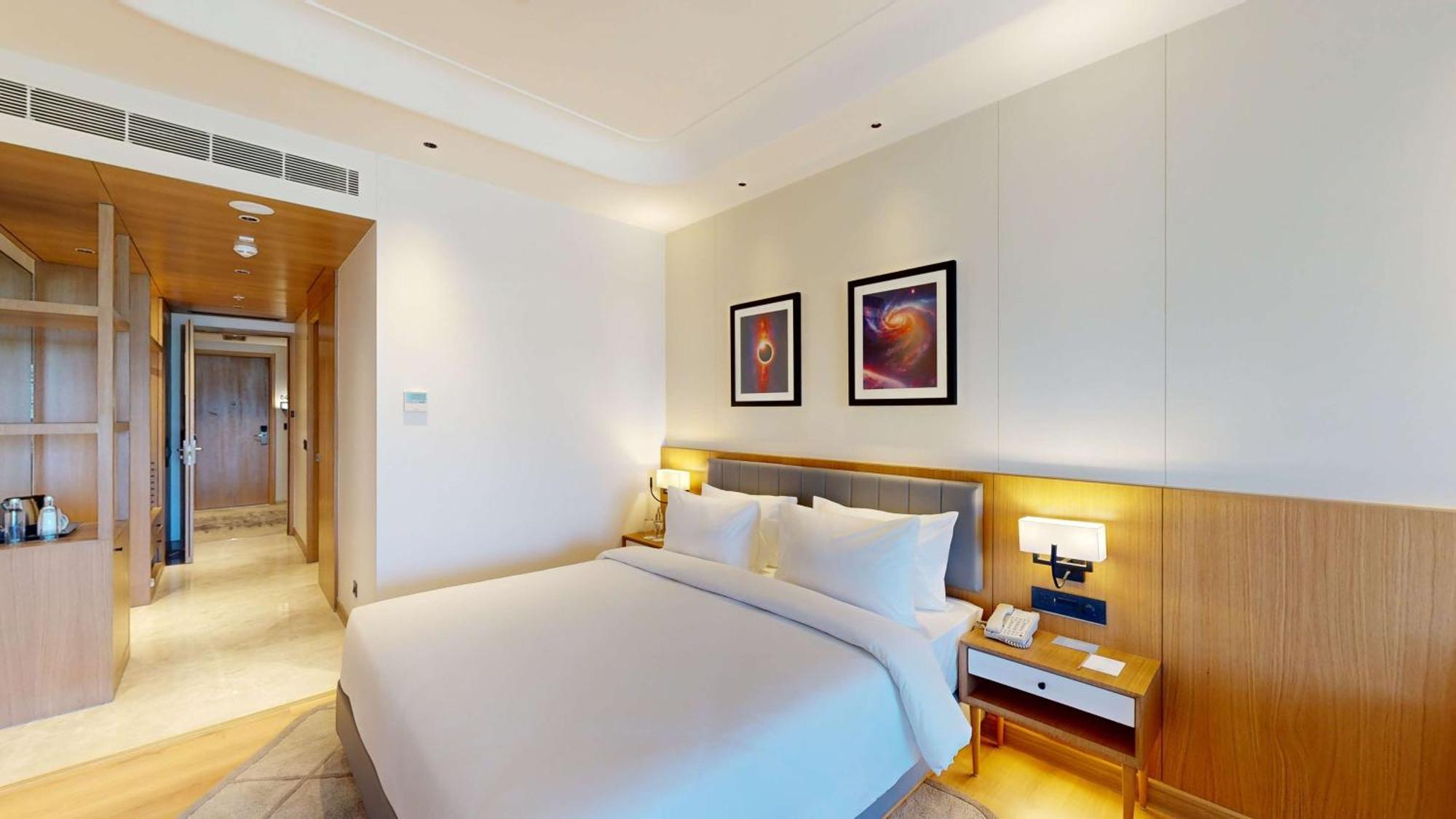 Radisson Hotel นาถดวารา ภายนอก รูปภาพ